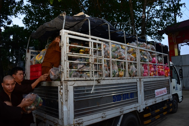 Chùa Hoằng Pháp: Tiếp tục hỗ trợ người dân khó khăn trong đại dịch Covid (đợt 8)